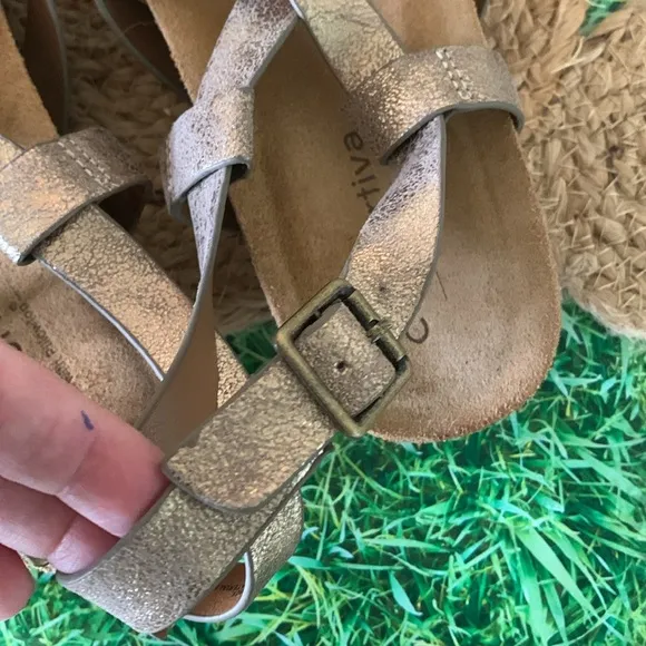Comfortiva, Metallic gold Sandals, size 7.5, EUC