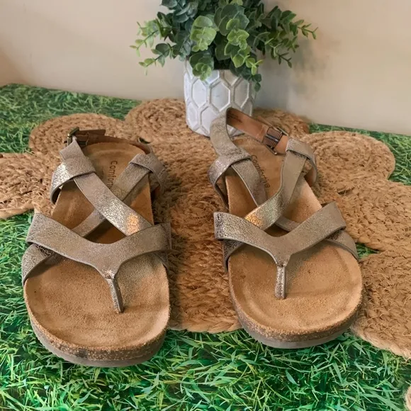 Comfortiva, Metallic gold Sandals, size 7.5, EUC