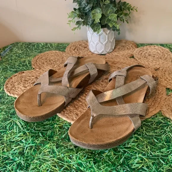 Comfortiva, Metallic gold Sandals, size 7.5, EUC