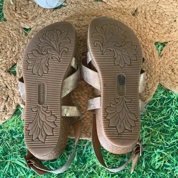 Comfortiva, Metallic gold Sandals, size 7.5, EUC