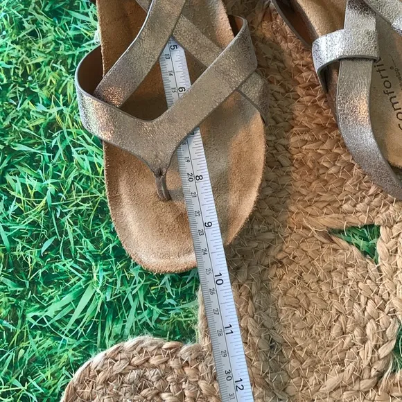 Comfortiva, Metallic gold Sandals, size 7.5, EUC