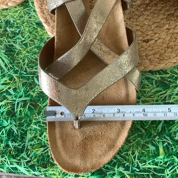 Comfortiva, Metallic gold Sandals, size 7.5, EUC