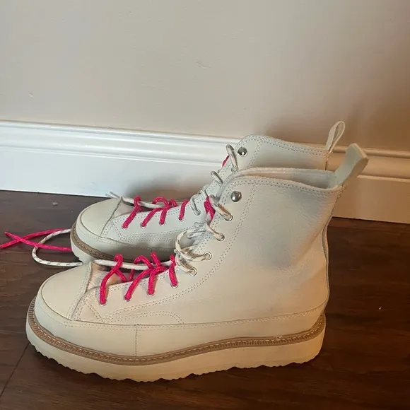 Converse Chuck Taylor All Terrain Leather Boots- NWOT Unisex Size W10M8.5