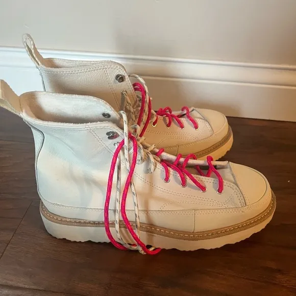 Converse Chuck Taylor All Terrain Leather Boots- NWOT Unisex Size W10M8.5