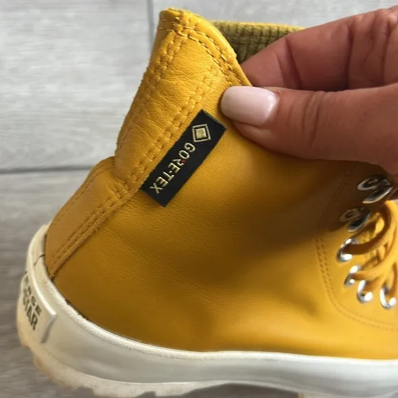 Converse mustard Yellow gore-Tex lug sole High-Top Sneakers size 6