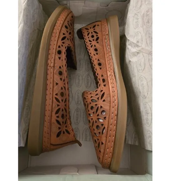 Cools Women's Tumi Perforated Leather Flats in Tan New Size 38 EU / 7.5