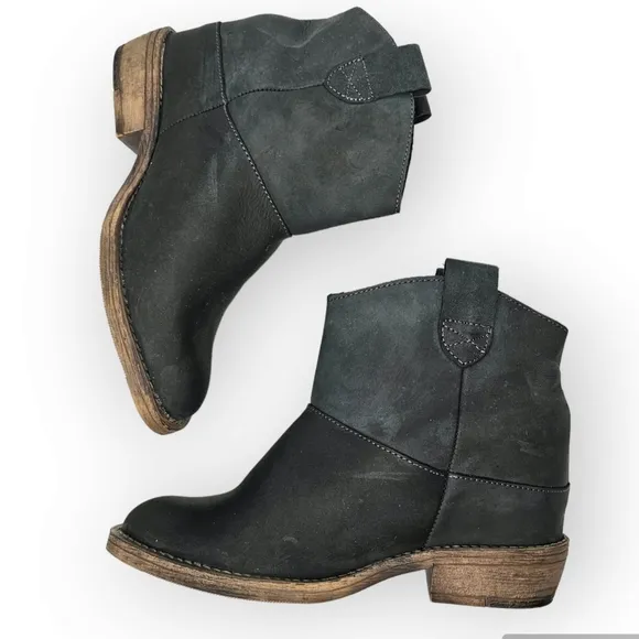 Coolway Just Be Leather Pull On Ankle Boots - Sz 8.5 M / EU 39 Black