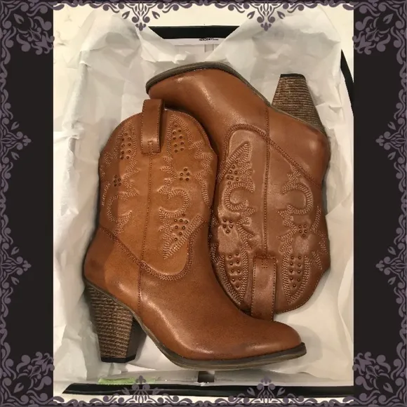 COPY - BRAND NEW WOO HOO BOOTS!!