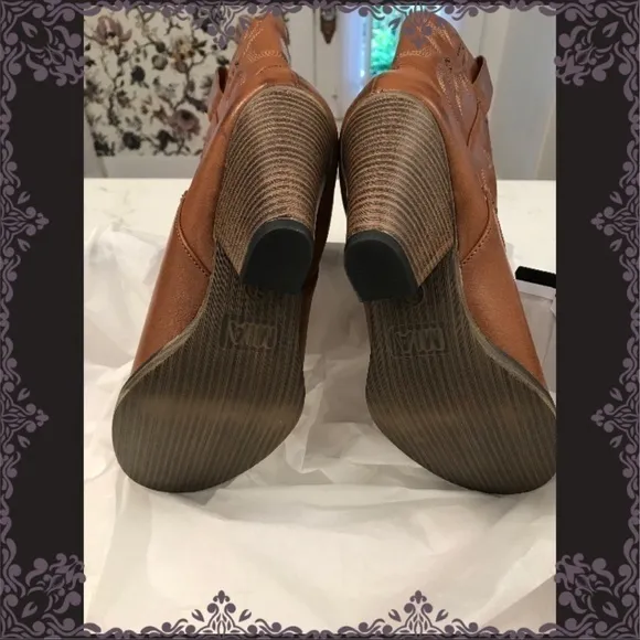 COPY - BRAND NEW WOO HOO BOOTS!!