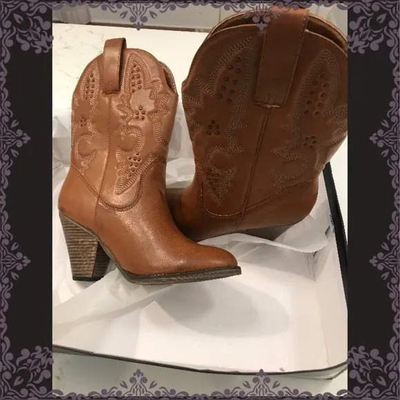 COPY - BRAND NEW WOO HOO BOOTS!!