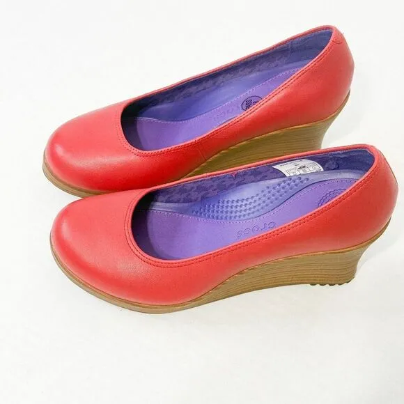 Crocs A-Leigh NWOB Sz 8 Red Closed-Toe Leather Wedge Sandals