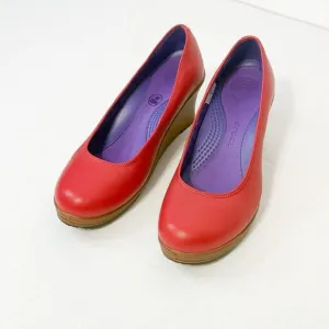 Crocs A-Leigh NWOB Sz 8 Red Closed-Toe Leather Wedge Sandals
