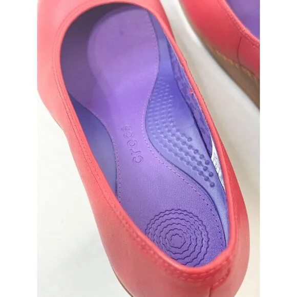 Crocs A-Leigh NWOB Sz 8 Red Closed-Toe Leather Wedge Sandals