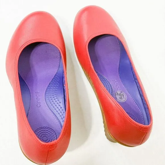 Crocs A-Leigh NWOB Sz 8 Red Closed-Toe Leather Wedge Sandals