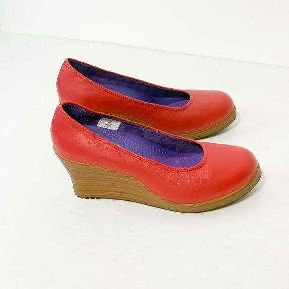 Crocs A-Leigh NWOB Sz 8 Red Closed-Toe Leather Wedge Sandals