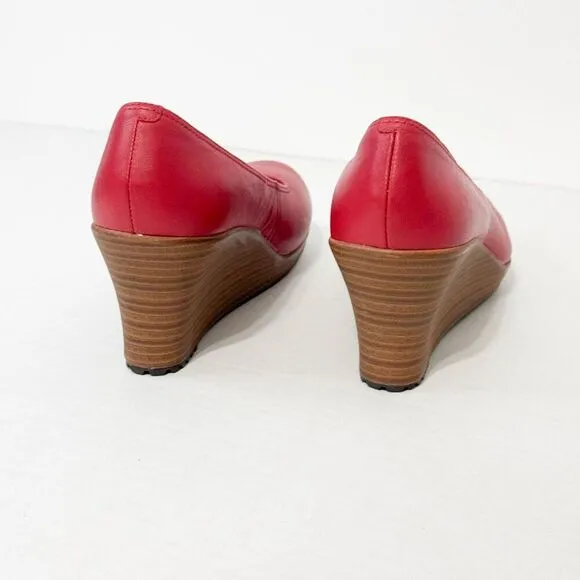 Crocs A-Leigh NWOB Sz 8 Red Closed-Toe Leather Wedge Sandals