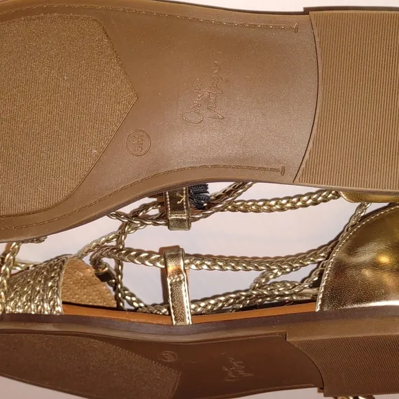🐾🐾CROWN VINTAGE Preslen Gladiator Sandals in Gold Metallic