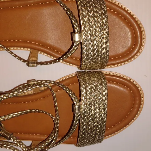 🐾🐾CROWN VINTAGE Preslen Gladiator Sandals in Gold Metallic