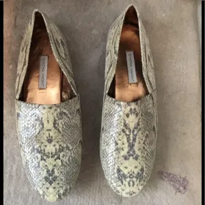 Cynthia Vincent snakeskin loafers / flats size 7