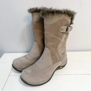Dansko Cynthia Mid Calf Pull On Suede Waterproof Winter Boots Taupe Size 37