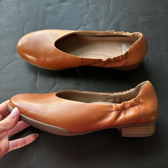 Dansko Kira Flats Women’s Sz 38 Brown Leather Slip On Ballet Flats Elastic Back