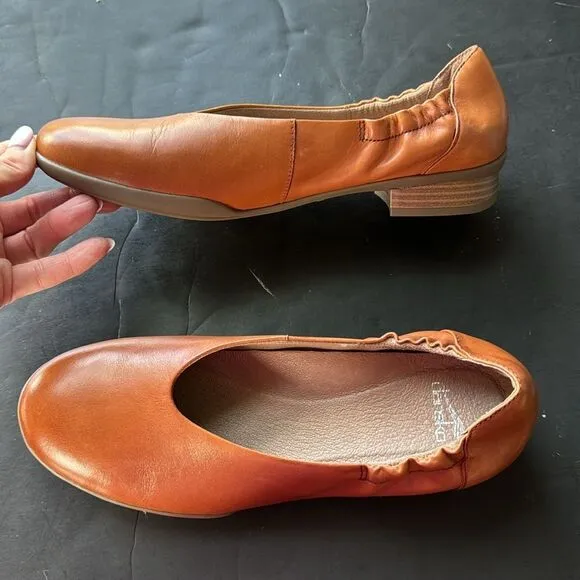 Dansko Kira Flats Women’s Sz 38 Brown Leather Slip On Ballet Flats Elastic Back