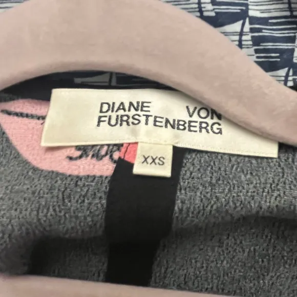 Diane Von Furstenberg  DVF Black &amp; Pink Lips Print Wrap Mini Dress Size XXS