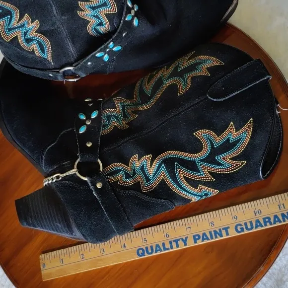 Dingo &quot;Victoria&quot; Western Boots Featuring all Over Suede and Unique turquo. 10M.