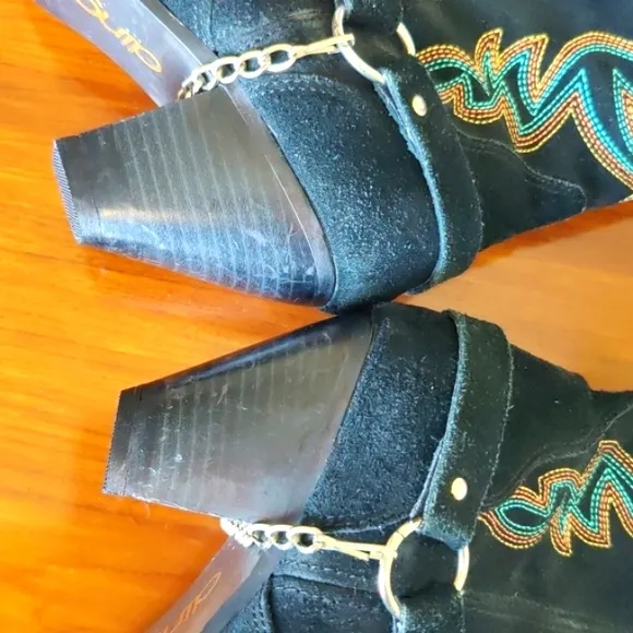 Dingo &quot;Victoria&quot; Western Boots Featuring all Over Suede and Unique turquo. 10M.