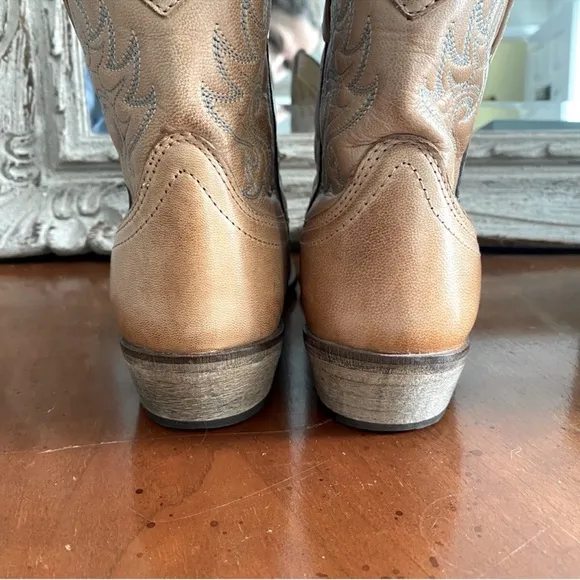 Dingo Willie Antique Tan Leather 6&quot; Leather Pull On Cowboy Western Boots