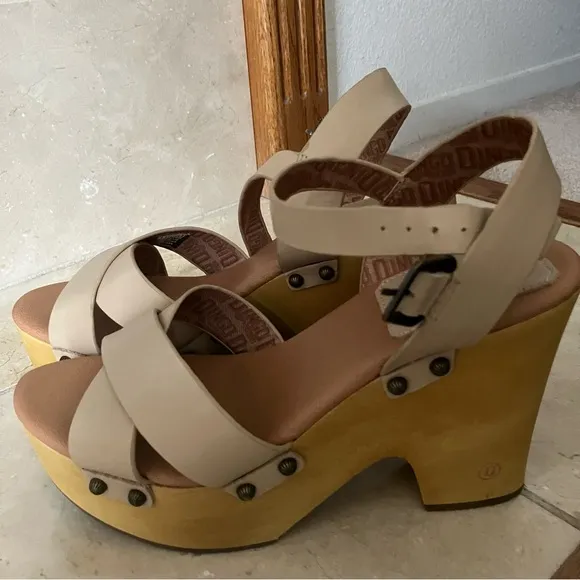 DINGO Woodstock Platform Clog Sandals in Sand 11 NWT