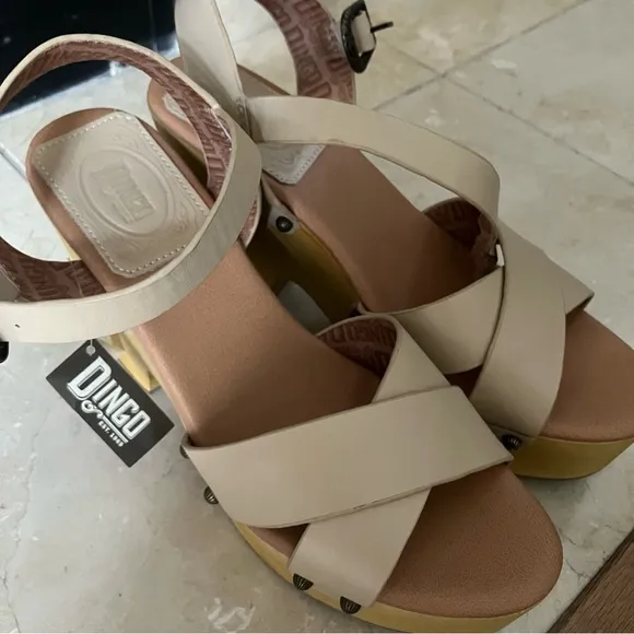 DINGO Woodstock Platform Clog Sandals in Sand 11 NWT