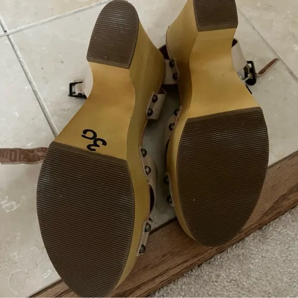 DINGO Woodstock Platform Clog Sandals in Sand 11 NWT