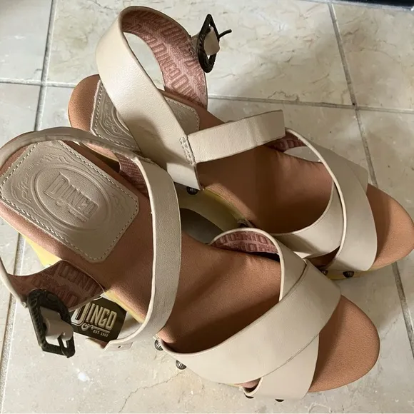 DINGO Woodstock Platform Clog Sandals in Sand 11 NWT