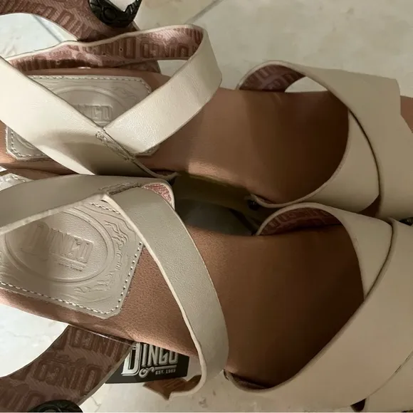 DINGO Woodstock Platform Clog Sandals in Sand 11 NWT
