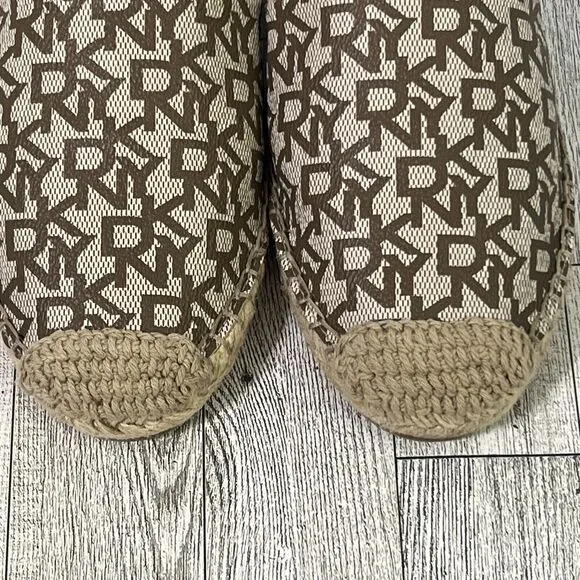 DKNY Mali Espadrille Slip On Flats Shoes Womens 8 Tan Leather Upper LOGO