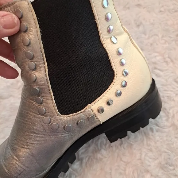Dolce vita boots 7 leather pull on studded  silver cream black lug sole