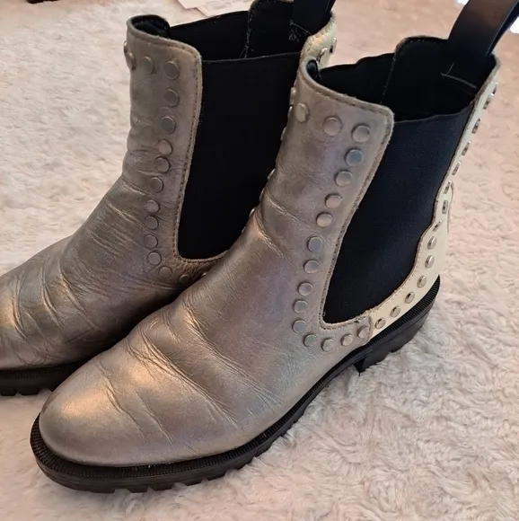 Dolce vita boots 7 leather pull on studded  silver cream black lug sole