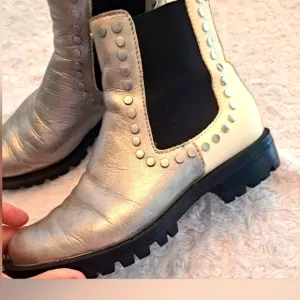 Dolce vita boots 7 leather pull on studded  silver cream black lug sole