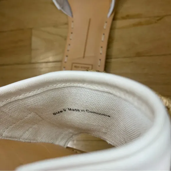 Dolce Vita Desa Sandals in Ivory Leather - Size 9