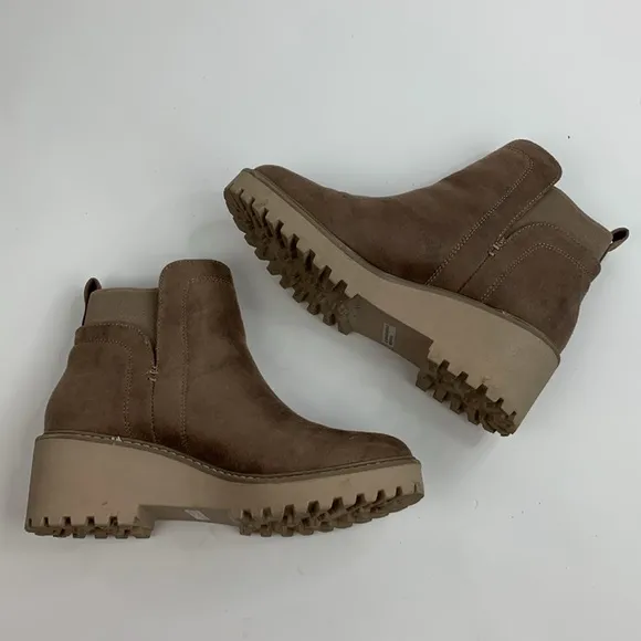 DOLCE VITA Rielle Suede leather Boots Tan Size 8.5 Wedge Pull on Booties