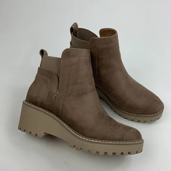 DOLCE VITA Rielle Suede leather Boots Tan Size 8.5 Wedge Pull on Booties