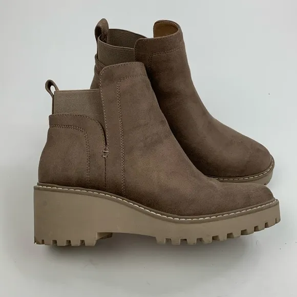 DOLCE VITA Rielle Suede leather Boots Tan Size 8.5 Wedge Pull on Booties