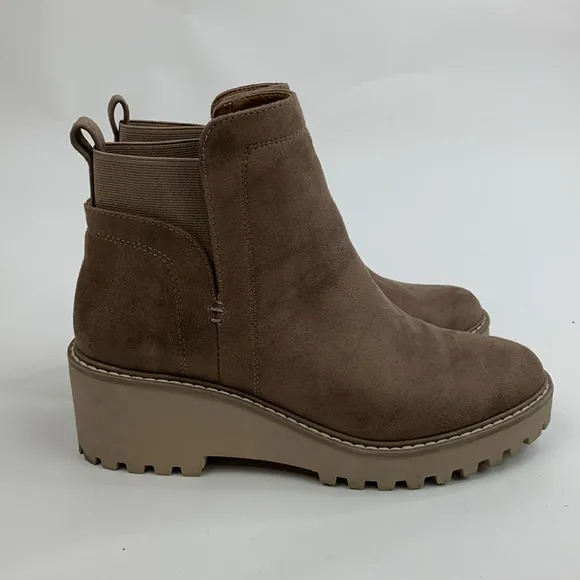 DOLCE VITA Rielle Suede leather Boots Tan Size 8.5 Wedge Pull on Booties