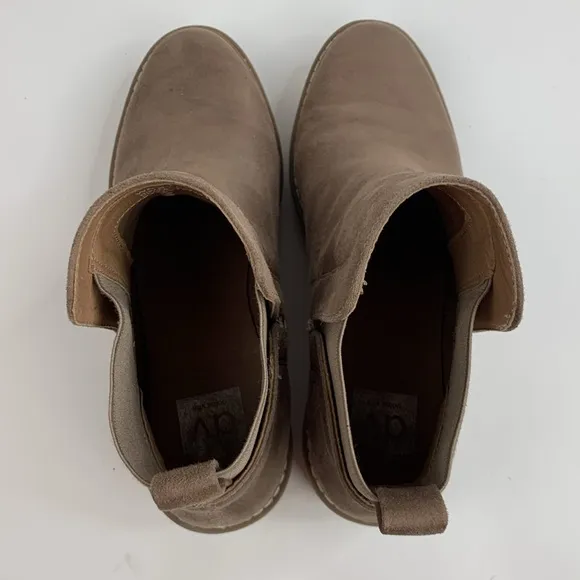 DOLCE VITA Rielle Suede leather Boots Tan Size 8.5 Wedge Pull on Booties