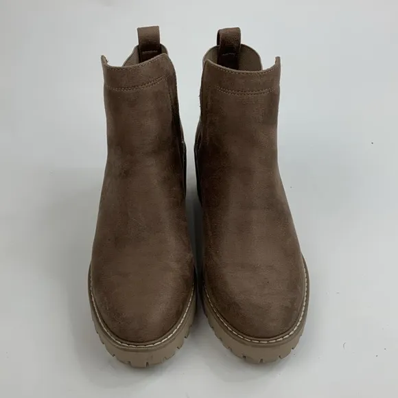 DOLCE VITA Rielle Suede leather Boots Tan Size 8.5 Wedge Pull on Booties