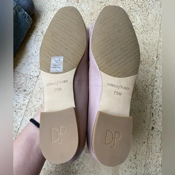 DONALD J. PLINER Lilian Leather Almond Toe Light Pink Loafers Size 7.5