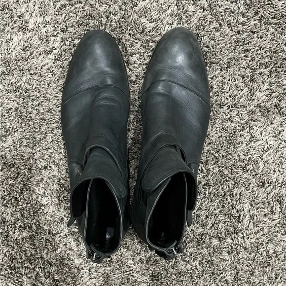 DONALD J PLINER Men’s Zaira Chukka Buckle Boots Leather Black Size 11M EUC