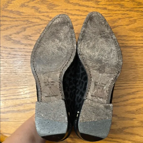 Donald J Pliner Signature leopard print shoes