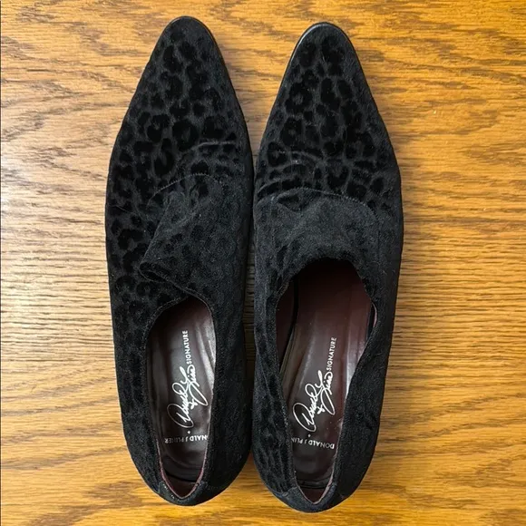 Donald J Pliner Signature leopard print shoes